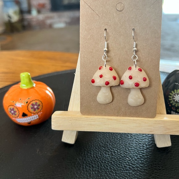 Poisonous mushrooms - Picture 1 of 1